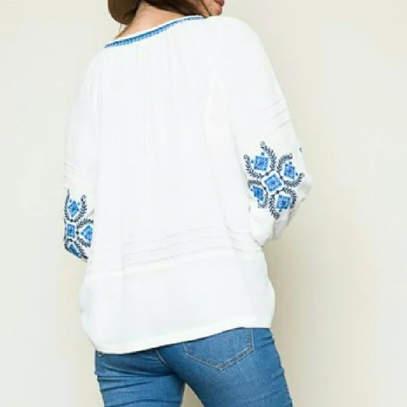 NWT Boho Blue Embroidered Tunic Top with Tassels sz M - Picture 3 of 4